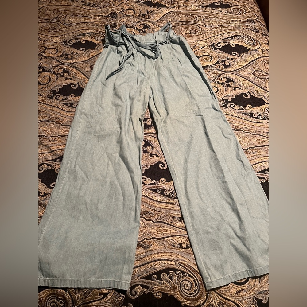 Wide leg belted jeans